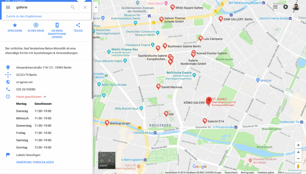 Screenshot aus Google Maps mit Galerien, die über eine Karte Kreuzbergs verteilt sind. Ein Menü links zeigt Adressdaten und Öffnungszeiten an.