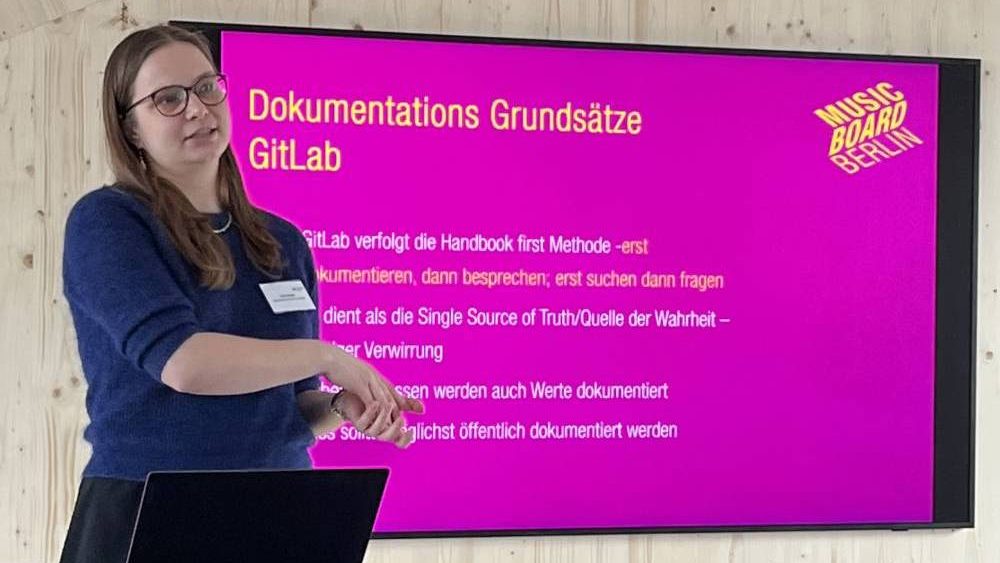 Liga Megne bei ihrem Vortrag in den Räumen der Technologiestiftung Berlin